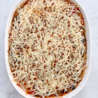 6-Ingredient Spaghetti Squash Pizza Casserole is dairy-free, egg-free, gluten-free and vegan. This dinner casserole is low-carb, hearty, and healthy!