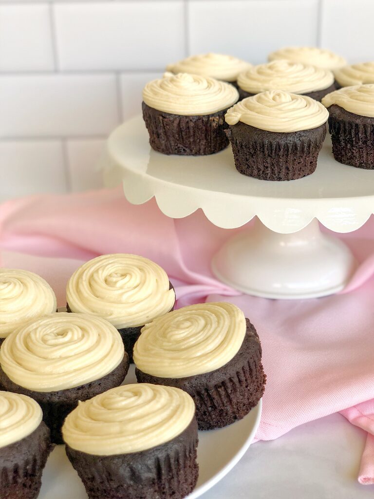 Easy Vegan Chocolate Cupcakes - The Urben Life