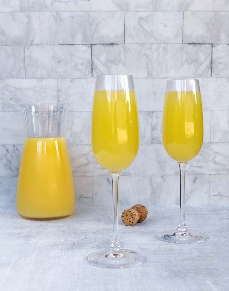 How to Make the Perfect Mimosa at Home (2Ingredients)