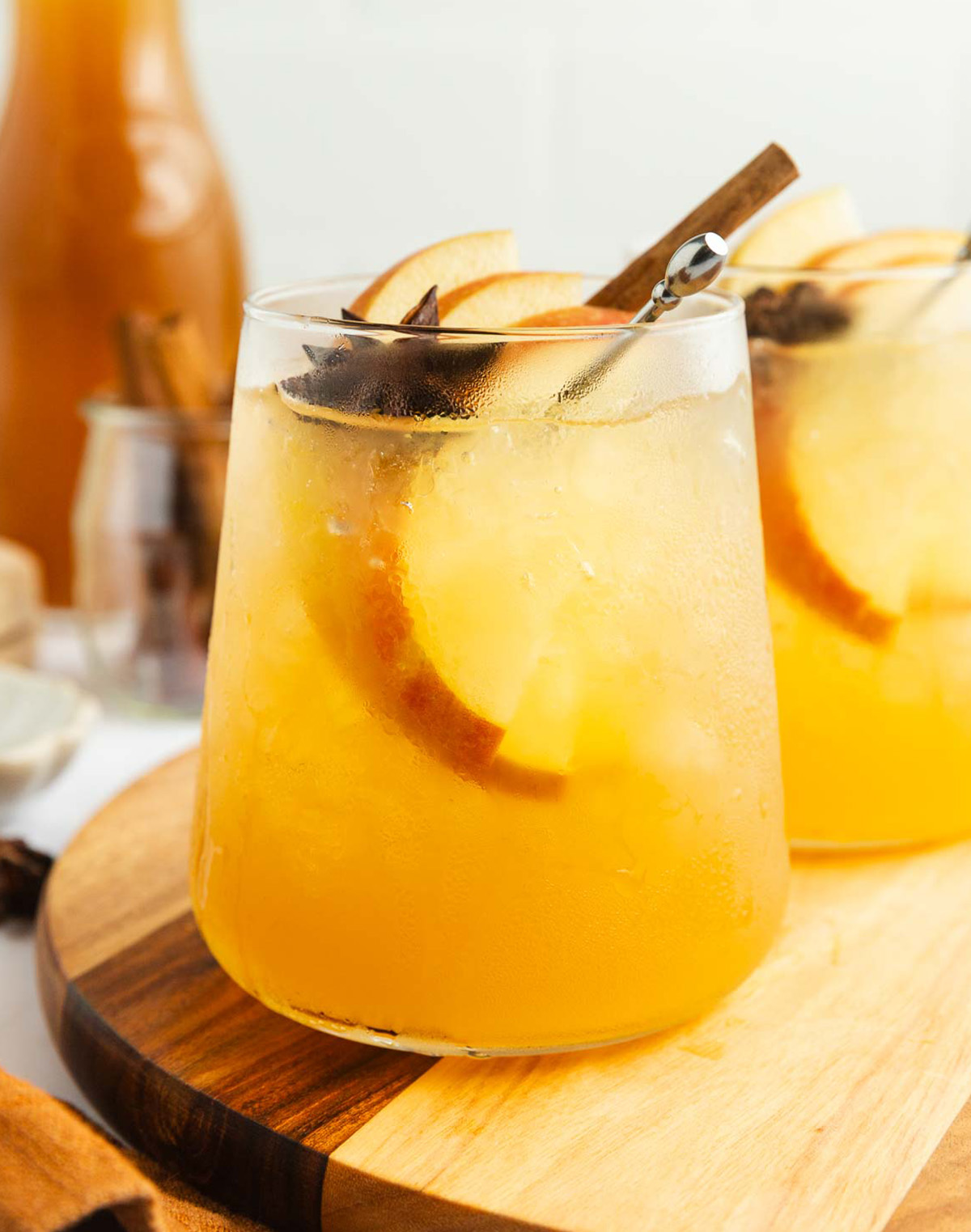 Non alcoholic apple cider mocktail for fall