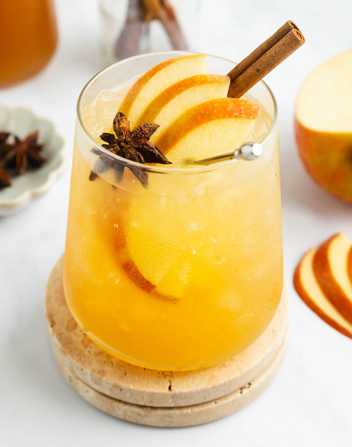 Sparkling apple cider mocktail with ginger beer
