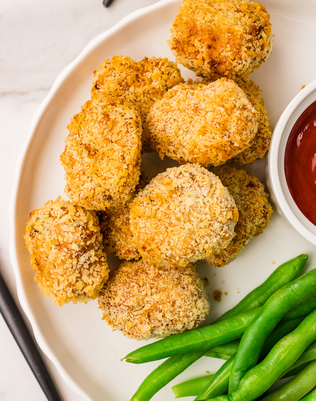 allergy friendly chicken nuggets with green beans and ketchup